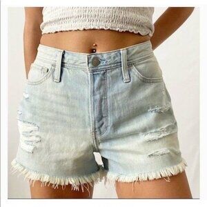 NWT Hollister Distressed High Rise Mom Shorts 3” Inseam Size 28W